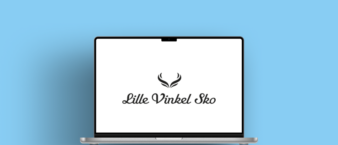 Lille Vinkel Sko logo på en hvit skjerm på en oppslått macbook